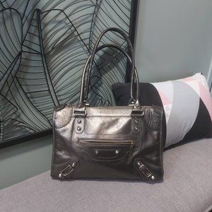 Elegant Black Leather Handbag